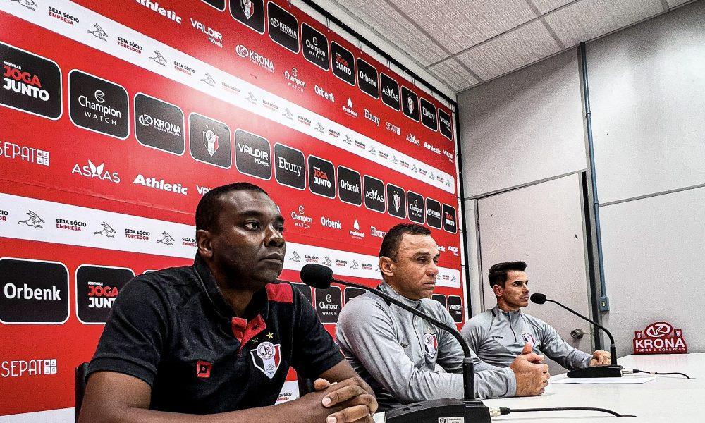 Ex-jogador, Fabinho Santos vive sonho como treinador no Joinville