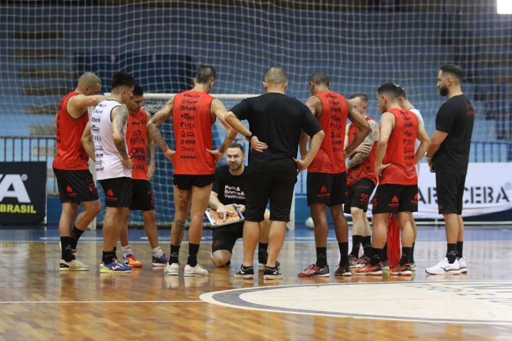 Futsal: Brasil nos oitavos com três triunfos em três jogos