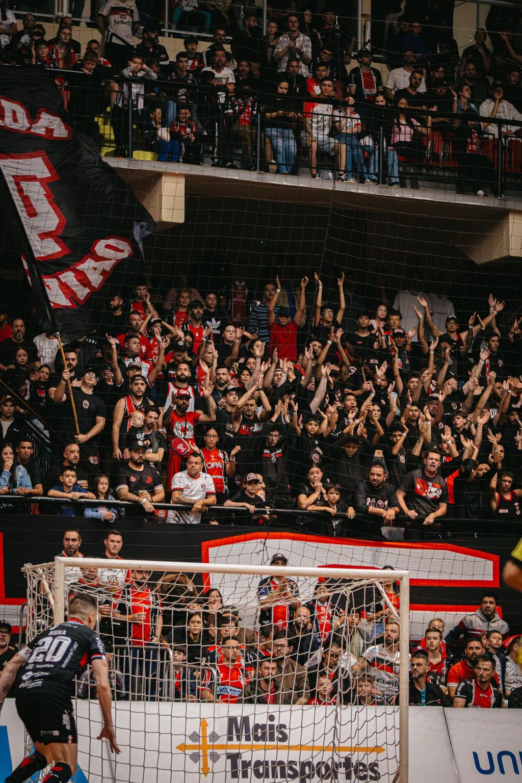 Torcida do JEC Futsal lota o Centreventos Cau Hansen