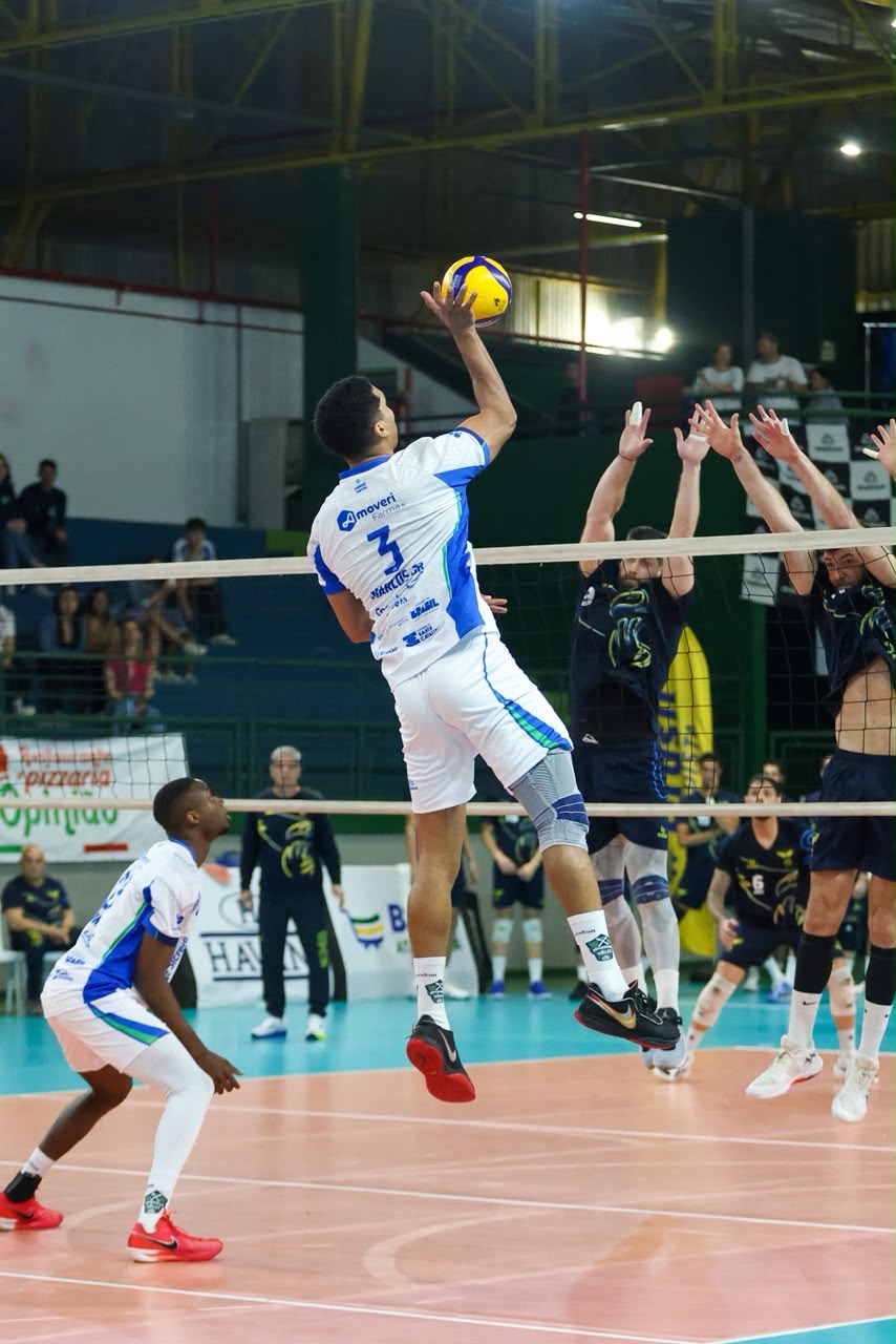 Lance de Joinville Vôlei e UPCN San Juan na Copa Internacional Brasil Atacadista