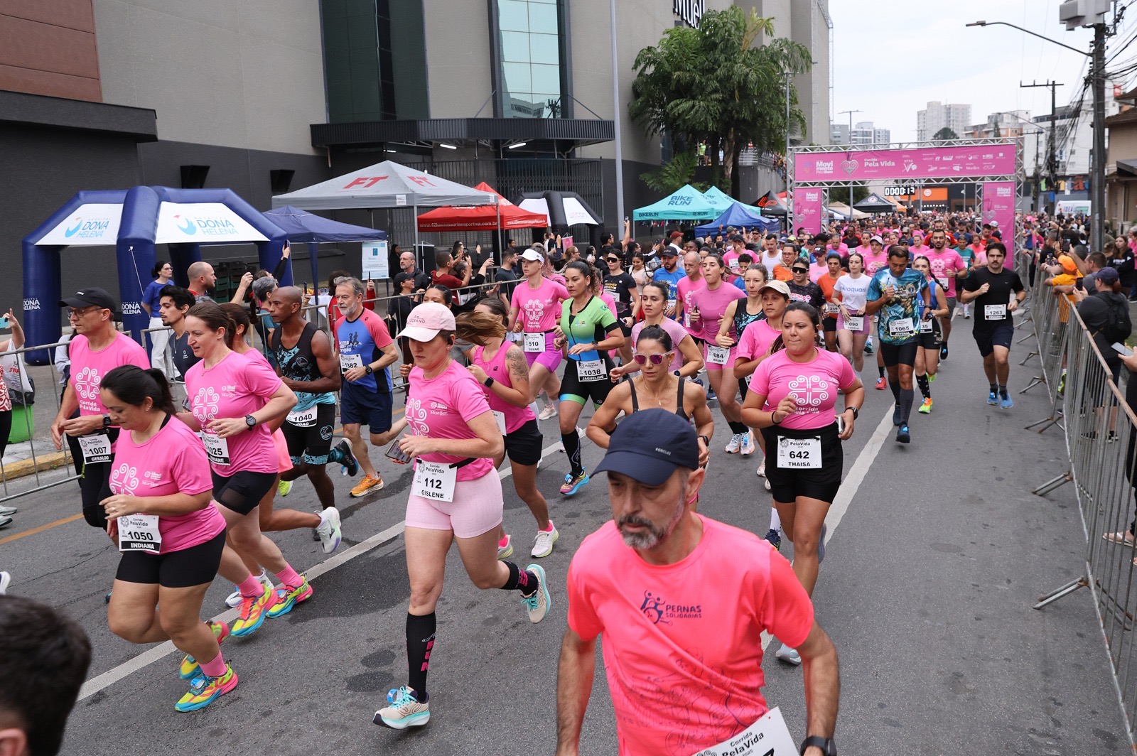 Corredores durante edição anterior da Corrida pela Vida em Joinville