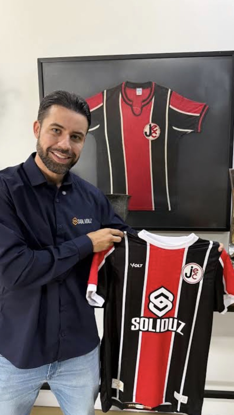 Tarciso Batista com a camisa do Joinville