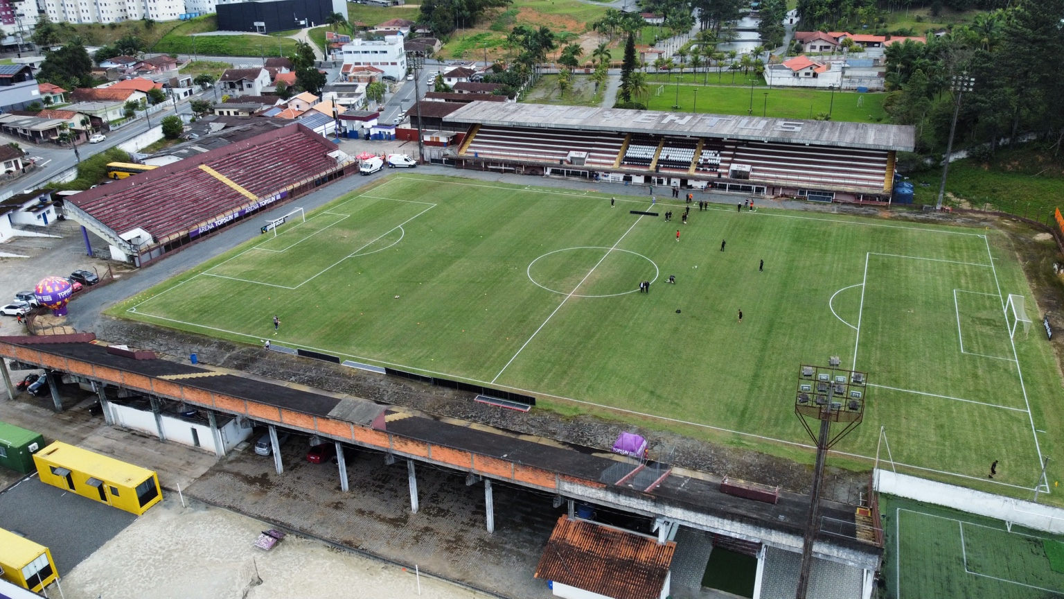 Vista aérea do Estádio João Marcatto, em Jaraguá do Sul, palco de Nação Araquari x Joinville.