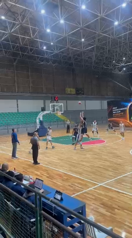 Registro da sequência decisiva da virada em Blumenau.