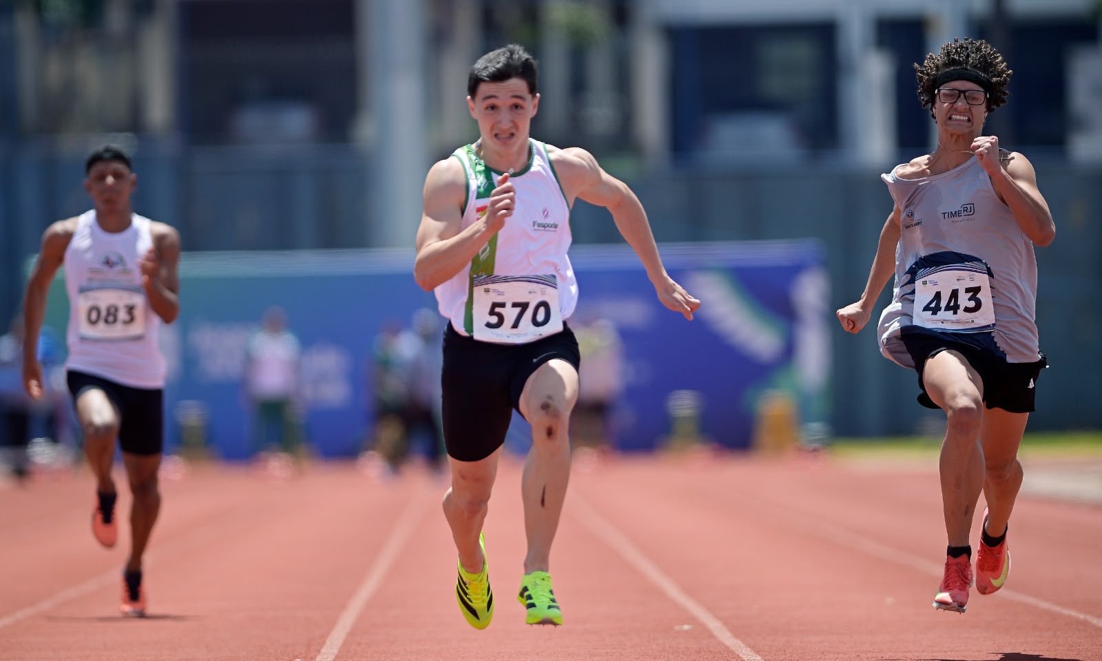João Victor Barkemeyer de Souza em prova de atletismo nos Jogos da Juventude