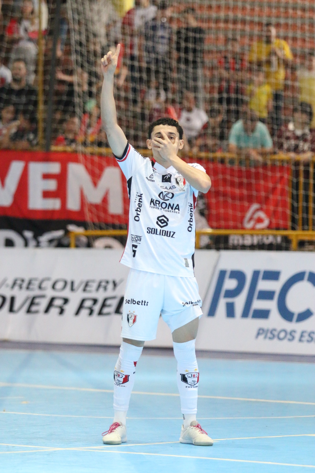 Gui comemora pelo JEC Futsal em Campo Mourão