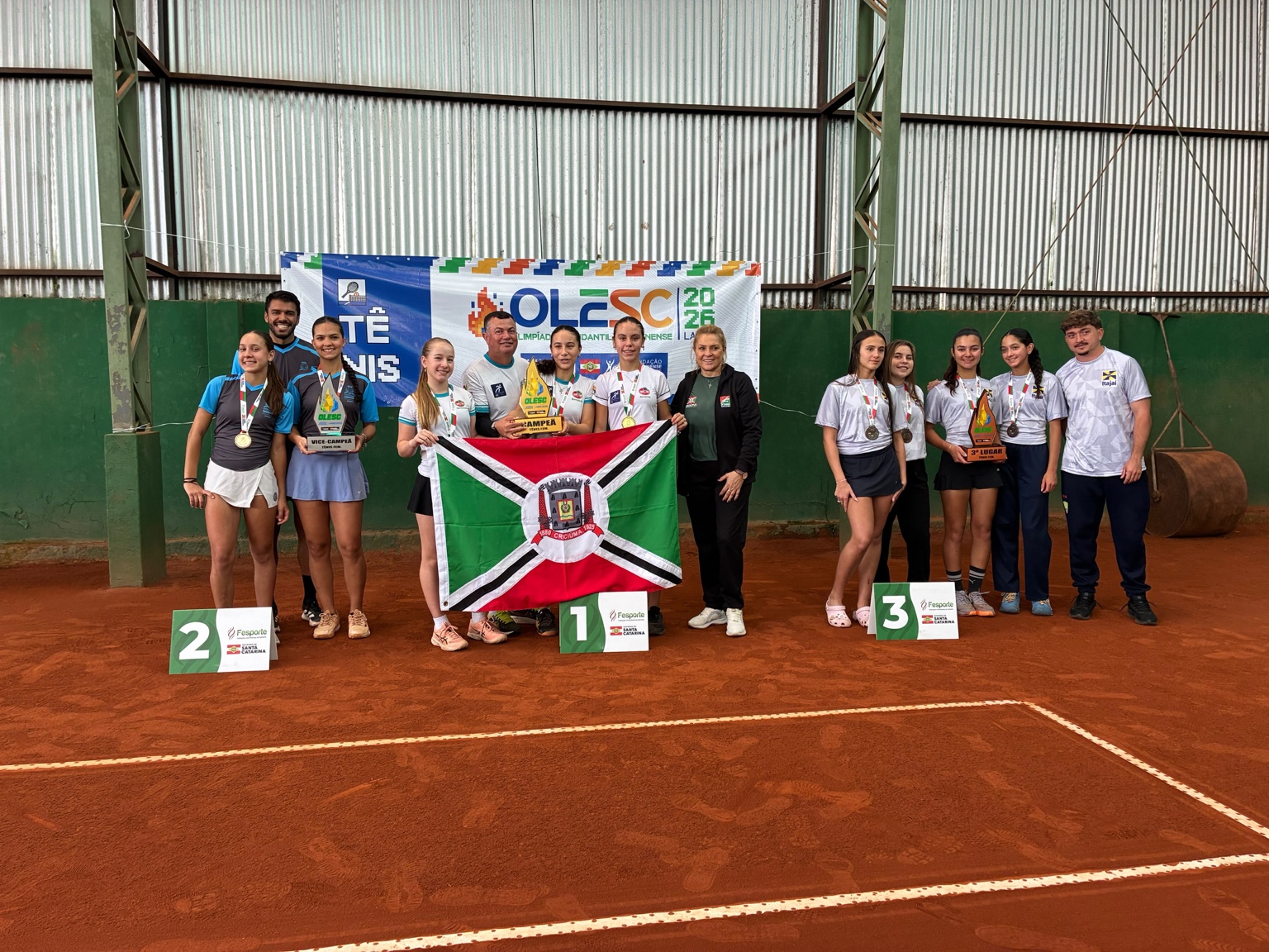 Aimê Ferreira e Julia Oliveira Machado, vice-campeãs do tênis feminino de Joinville na Olesc.