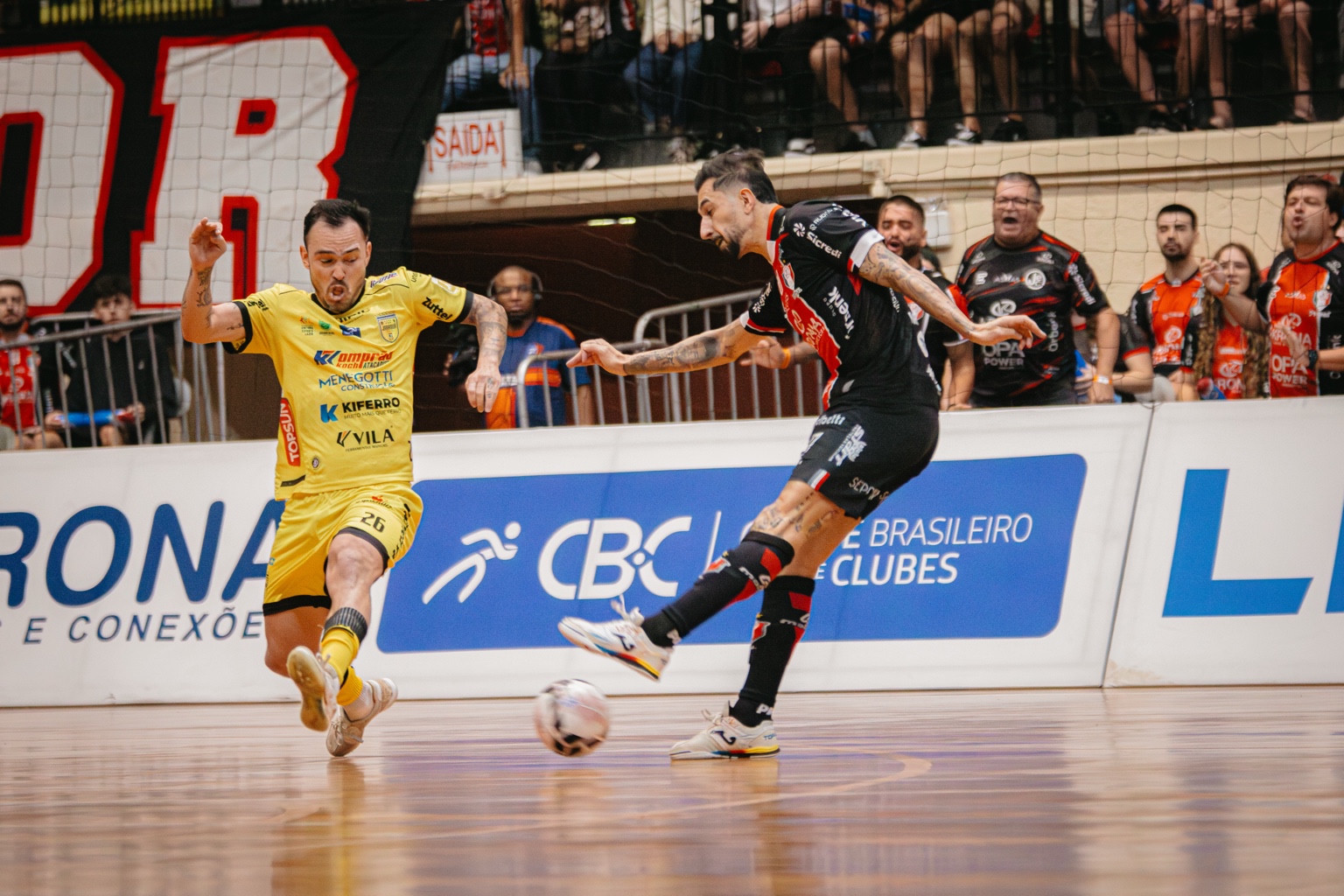 JEC Futsal e Jaraguá em quadra